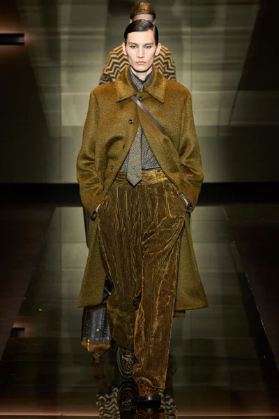 Look 60